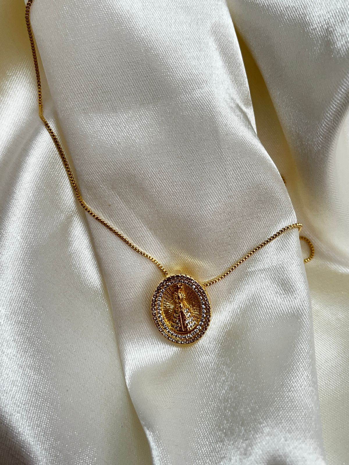 COR MEDALHA NOSSA SRA