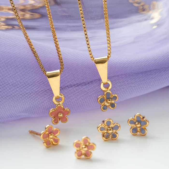 CONJUNTO FLOR ESMALTADO LILÁS EM BANHO DE OURO 18K