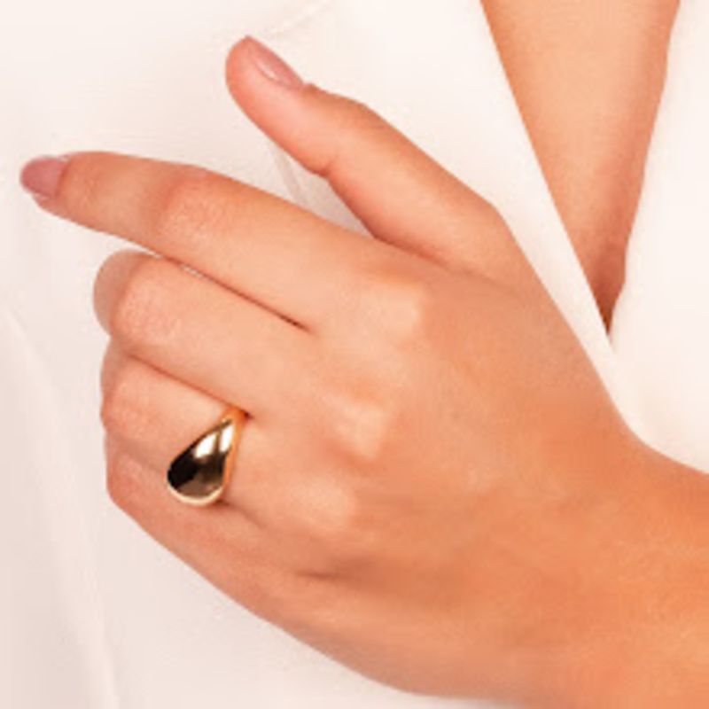 ANEL AJUSTÁVEL ABAULADO LISO EM BANHO DE OURO 18K