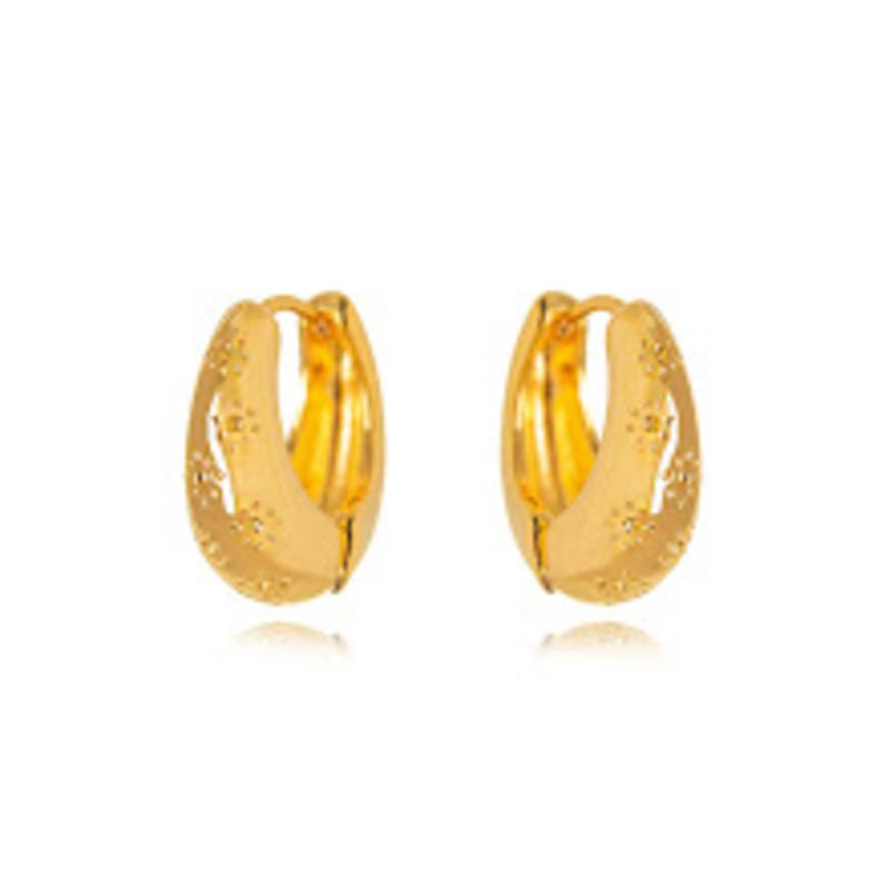 BRINCO ARGOLA DETALHADA EM BANHO DE OURO 18K