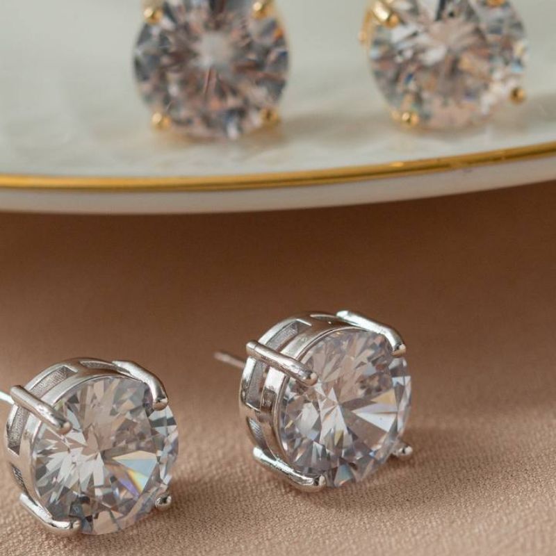 BRINCO SOLITÁRIO CAIXA ALTA ZIRCÔNIA CRYSTAL - BANHO DE RÓDIO BRANCO