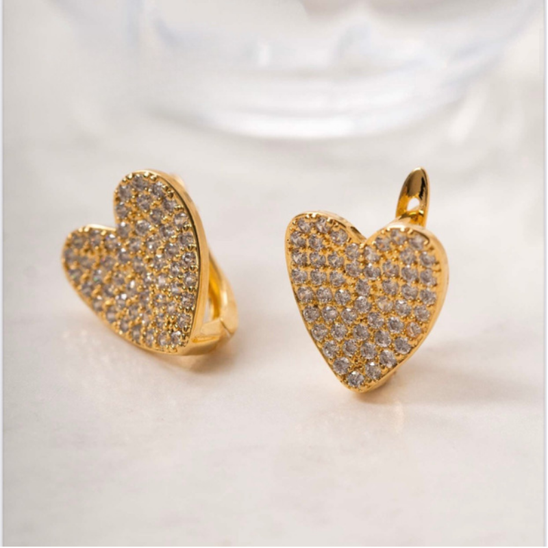 BRINCO ARGOLA CORAÇÃO PAVÊ - BANHO DE OURO 18K