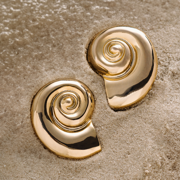 BRINCO NAUTILUS ESCULTURAL - BANHO DE OURO 18K