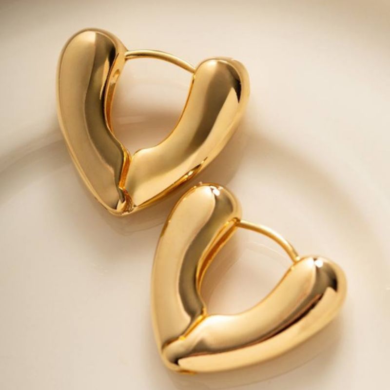 BRINCO ARGOLA CORAÇÃO LISO EM BANHO DE OURO 18K