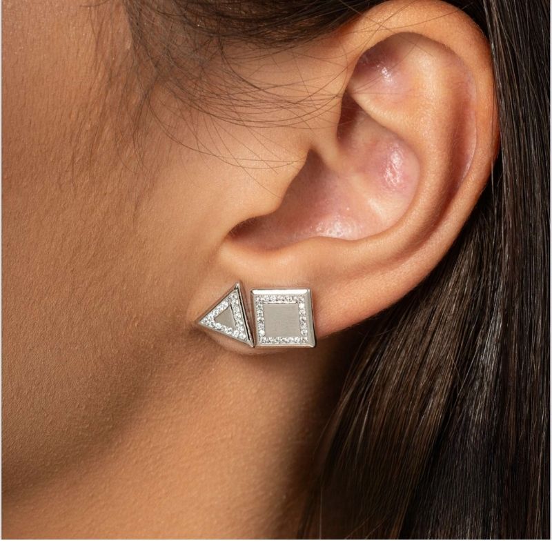 BRINCO QUADRADO MICRO ZIRCÔNIA EM BANHO DE RÓDIO BRANCO