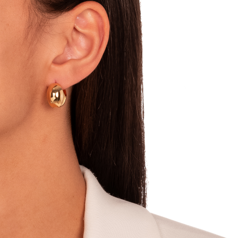 BRINCO ARGOLA HUGGIE ABAULADA GOTA EM OURO 18K