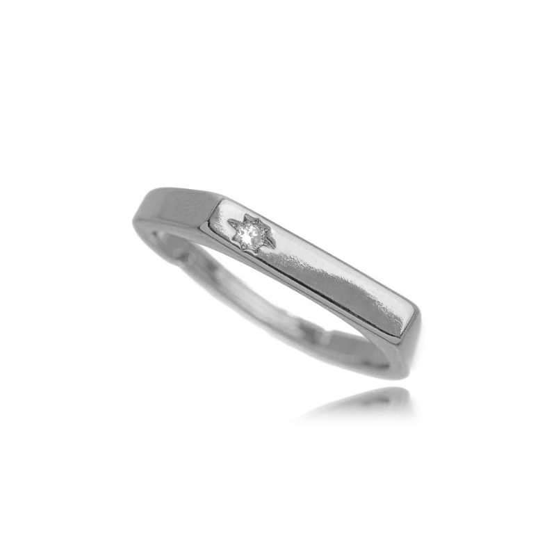 ANEL GEOMÉTRICO SLIM COM CRAVAÇÃO ESTRELA EM BANHO DE RÓDIO BRANCO