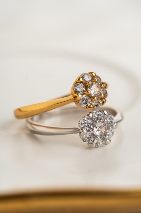 ANEL SOLITÁRIO CRISTAIS EM BANHO DE OURO 18K