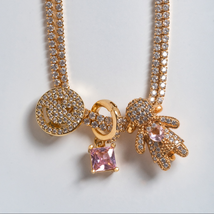 PINGENTE SMILE CRAVEJADO  BANHO DE OURO 18K
