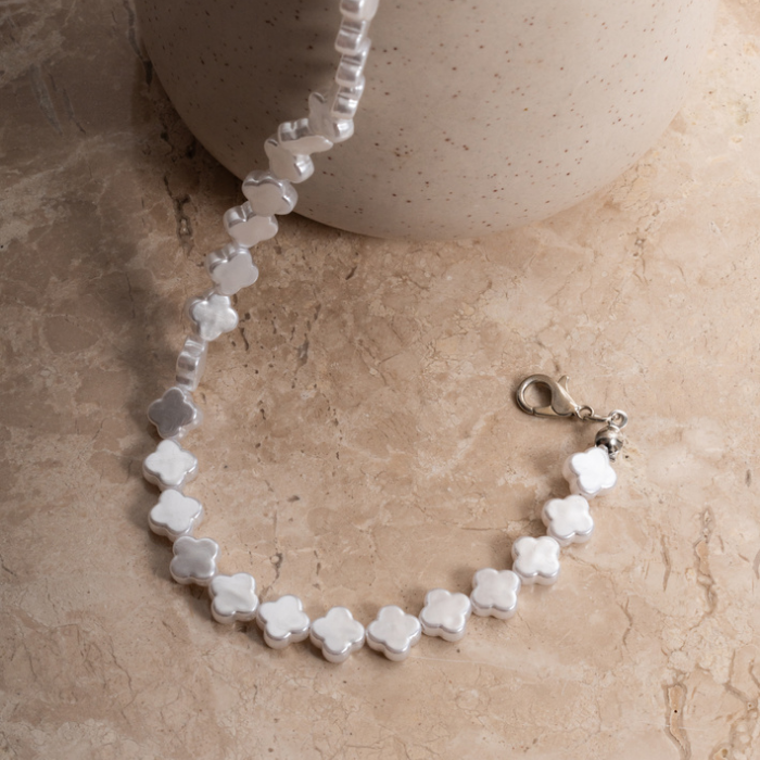 CHOKER ELOS TREVO DESIGN ORGÂNICO BANHO RÓDIO BRANCO