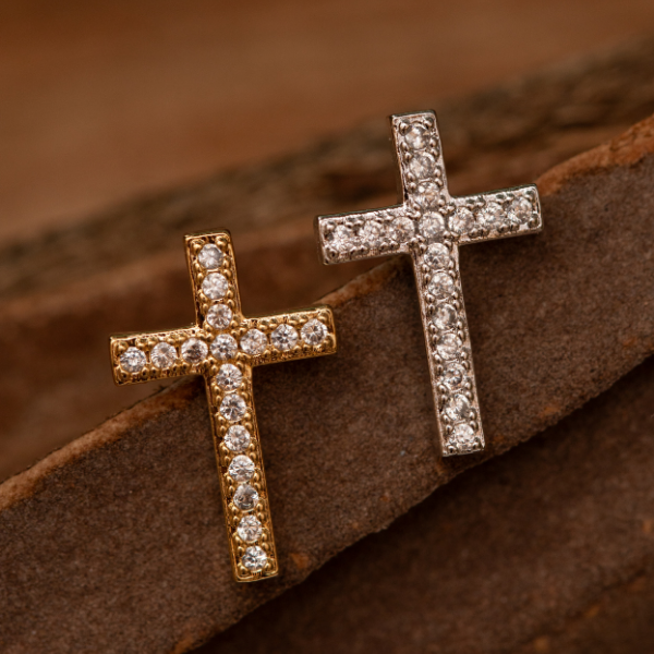 CONJUNTO COLAR E BRINCOS CRUZ CRAVEJADA BANHADO A OURO 18K