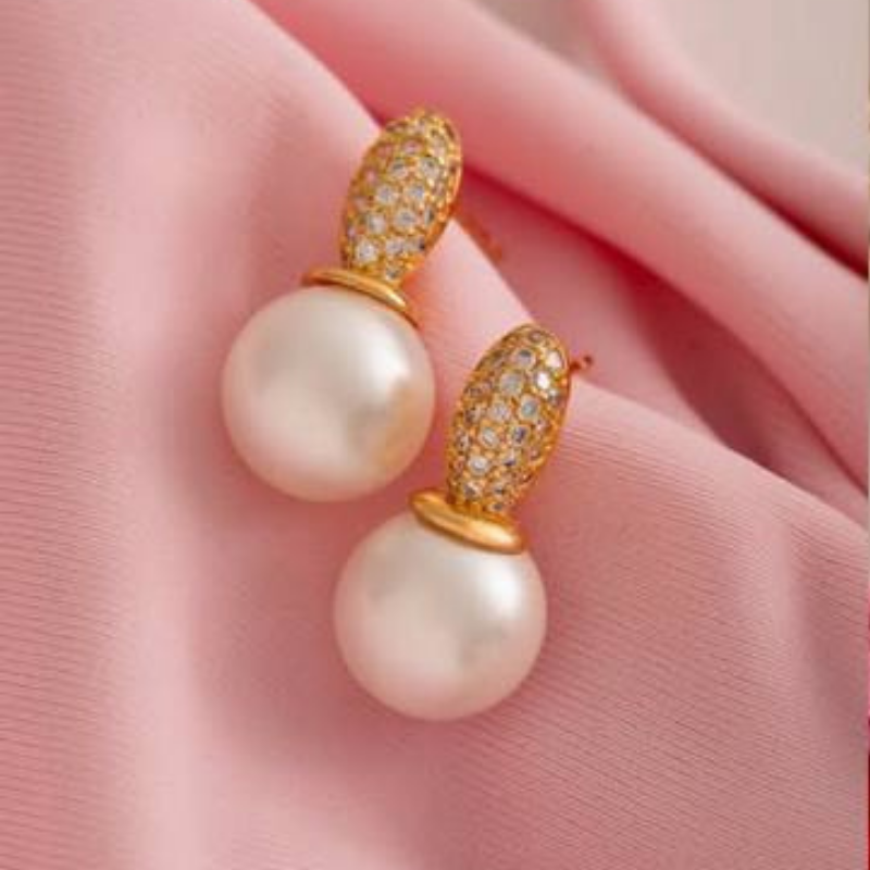 BRINCO GOTA DE PÉROLA COM PINO CRAVEJADO  BANHO DE OURO 18K