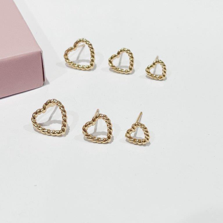 Brinco Trio Coração Vazado Torcido