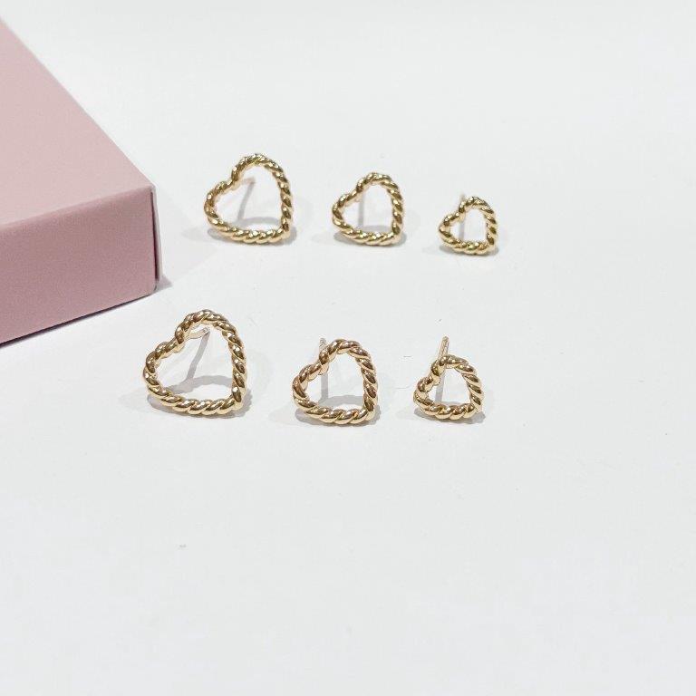 Brinco Trio Coração Vazado Torcido