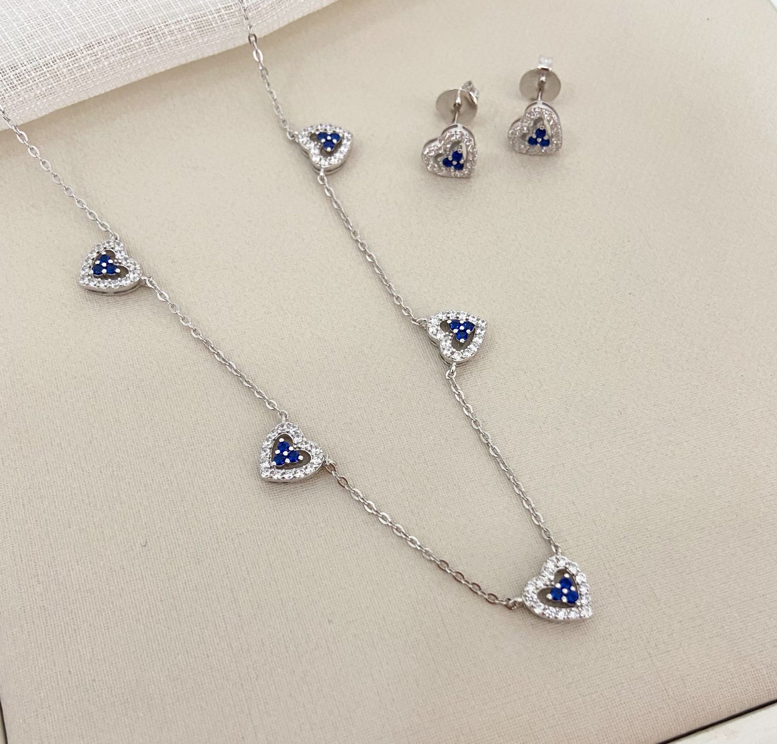 CONJ PT  CORAÇÕES CRAVEJADO