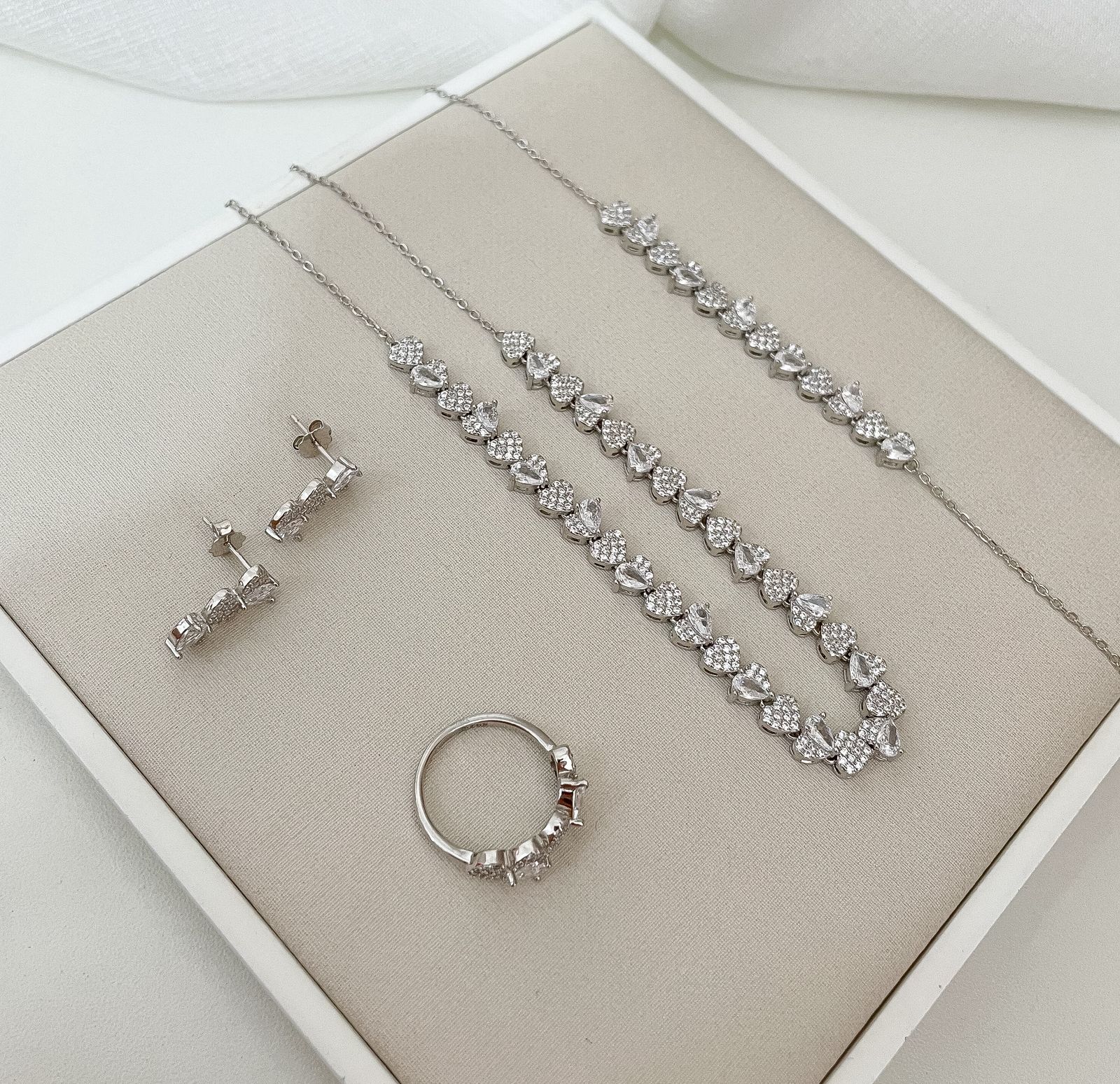 CONJ PT CORAÇÕES CRAVEJADO\ PEDRAS