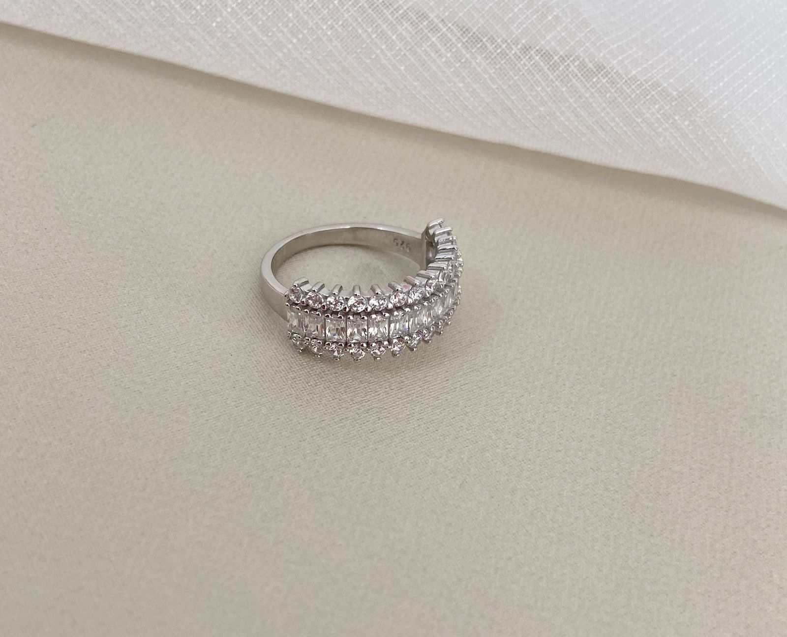 ANEL PT MEIA ALIANÇA CRAV EM PEDRA