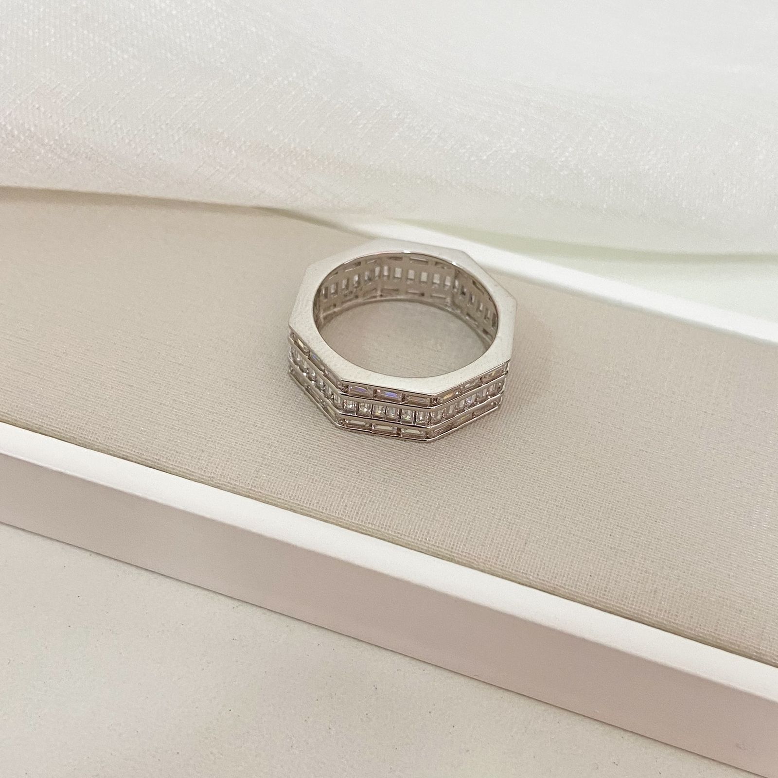 ANEL PT EM PEDRAS CRISTAL