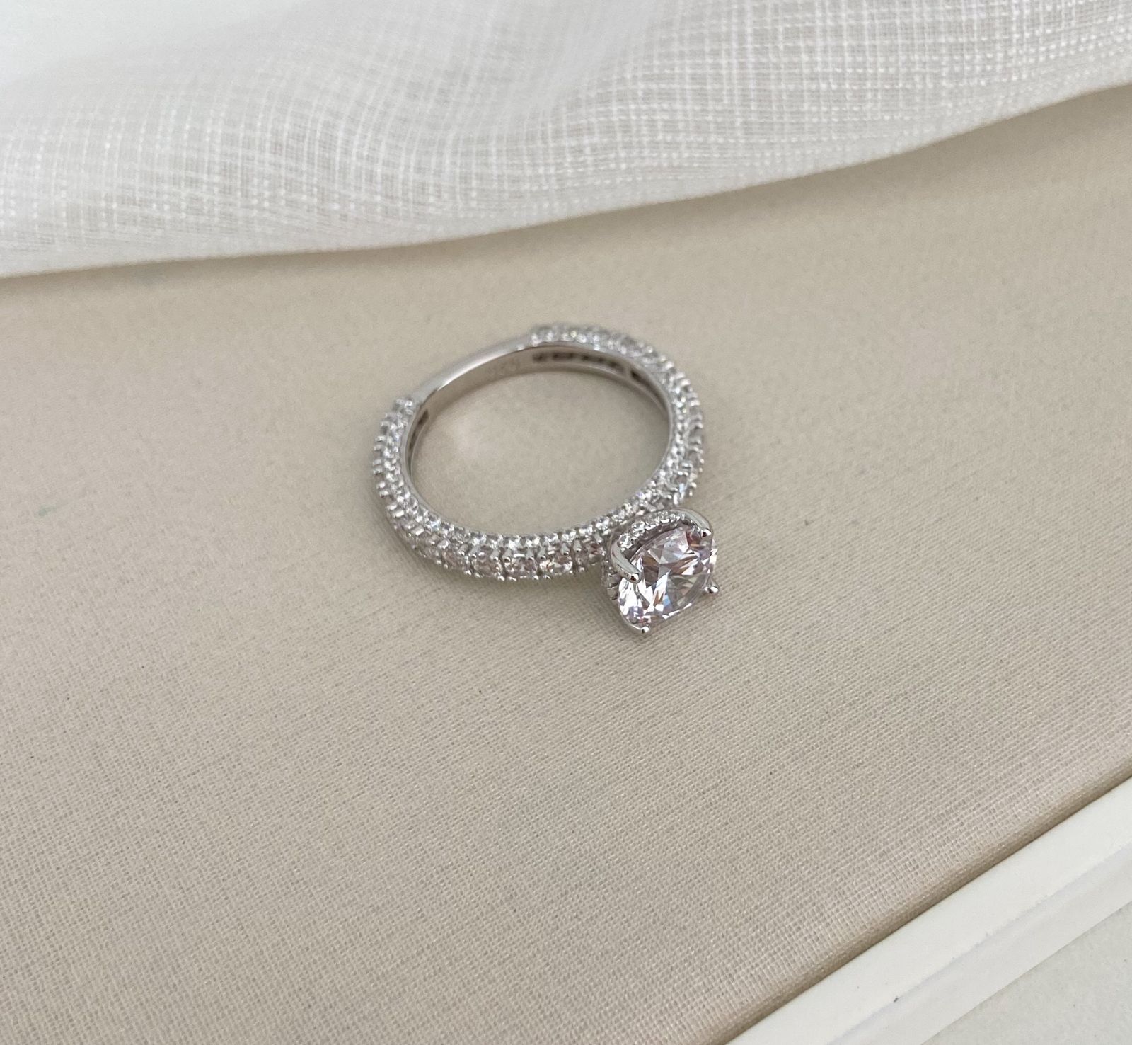 ANEL PT SOLITÁRIO CRAVEJADO 7MM