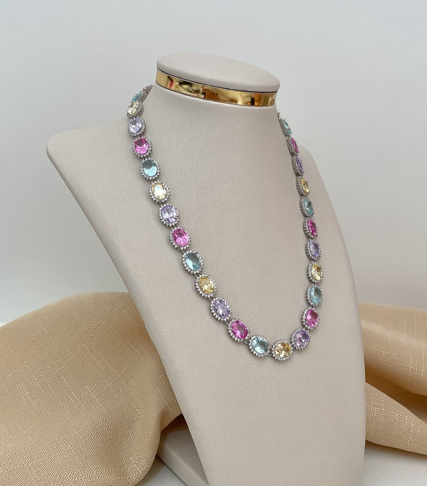 GARG PT EM PEDRAS COLORIDAS CRAVEJADA