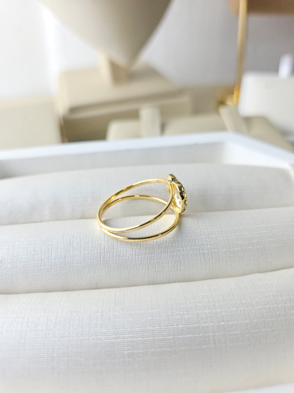 Anel Coração Vazado com Detalhes em Losangos Banhado a Ouro 18k  Joia Feminina Delicada e Moderna