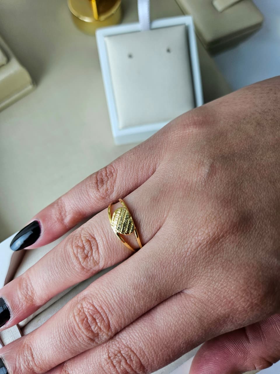 Anel Dourado com Coração Texturizado Banhada a Ouro 18k