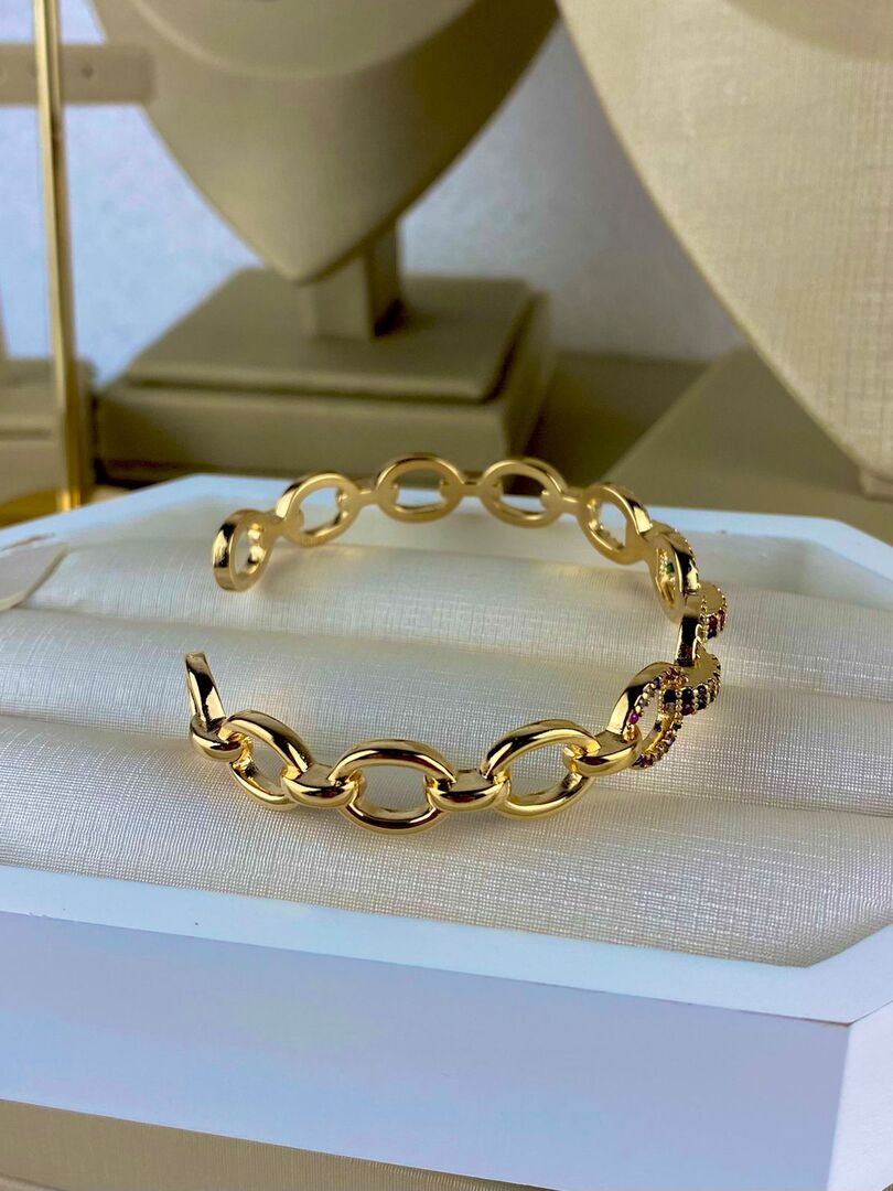 Bracelete Pulseira Feminina Aberta com Elos e Cravação de Zircônias – Semijoia Banhada a Ouro 18K