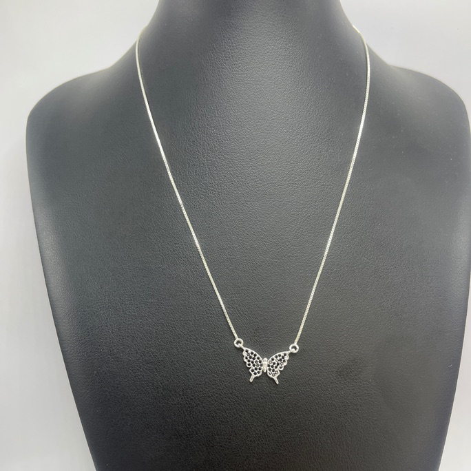 Colar borboleta negra