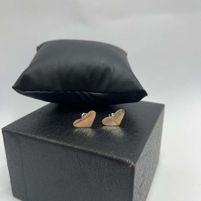 Brincos coração espelhados