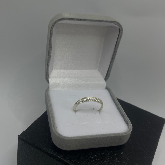 Aparador cravejado inteiro