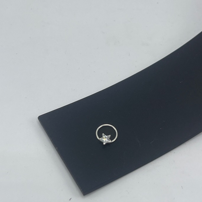 Piercing estrela lisa