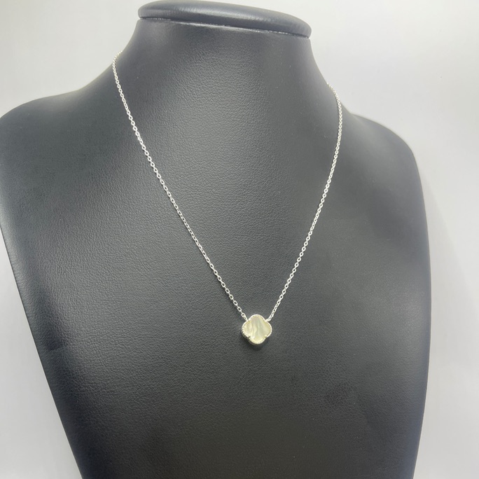 Colar vancleef madrepérola