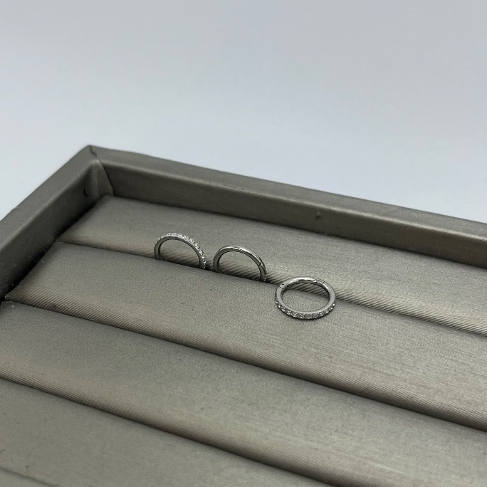 Piercing titânio cravejado argola