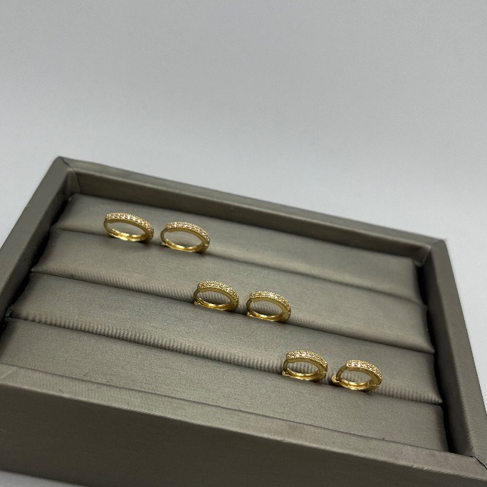 Trio cravejado banhado a ouro 18k