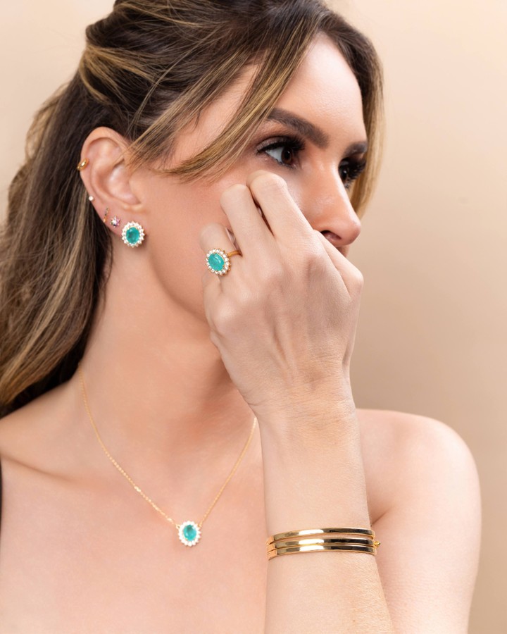 Gargantilha oval cravejada verde Tiffany Bruna Semijoias