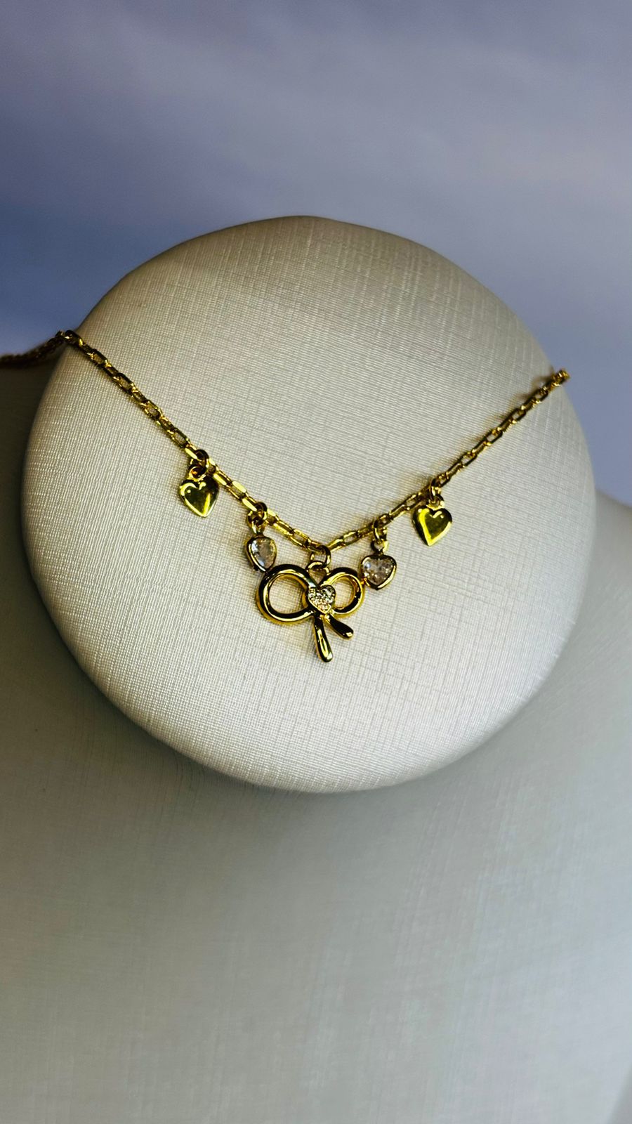 Pulseira laço com corações e pontos de luz