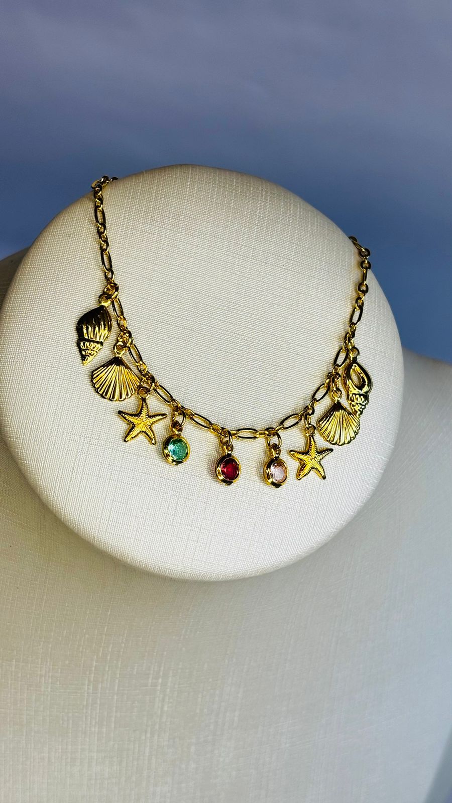 Pulseira conchas e estrelas do mar com zircônias coloridas