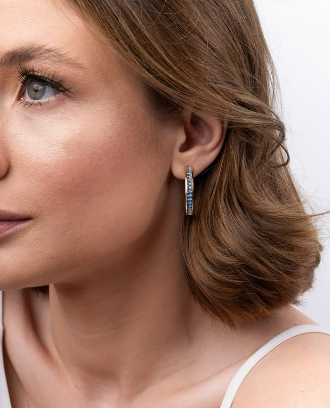 Argola cravejada Azul Bruna Semijoias