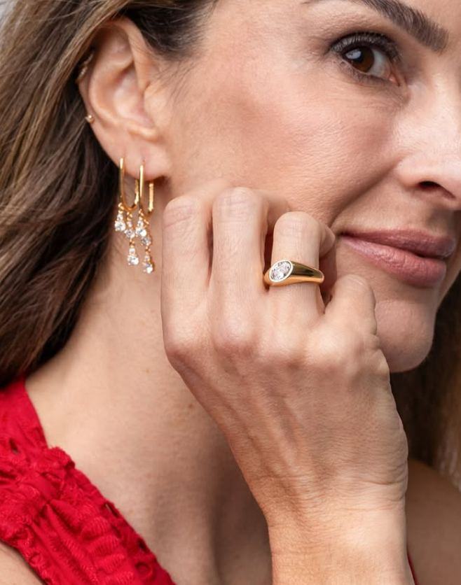 Anel Karina cravação basel ponto de luz