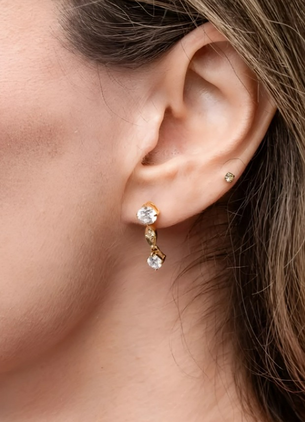 Brinco Claudia pontos de luz pendurados Bruna Semijoias