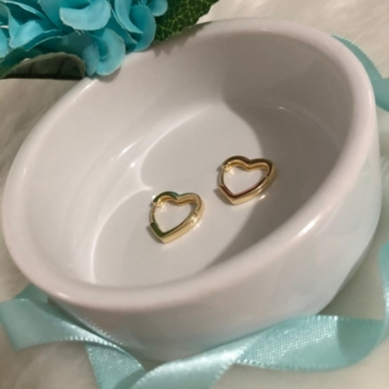 Brinco Argolinha Coração Liso Banhado a Ouro 18k