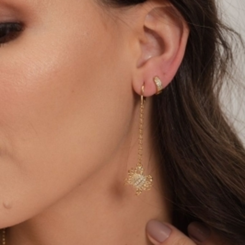 Brinco Argolinha Caranguejo Linha Praia Banhada a Ouro 18k