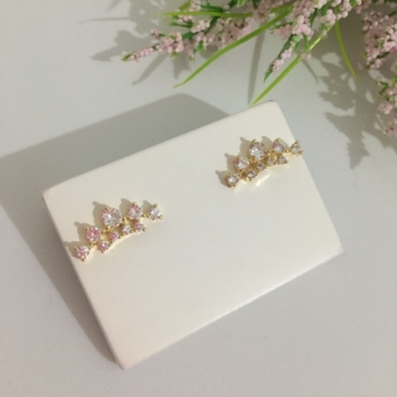 Brinco Coroa em Cristais Banhado a Ouro 18k