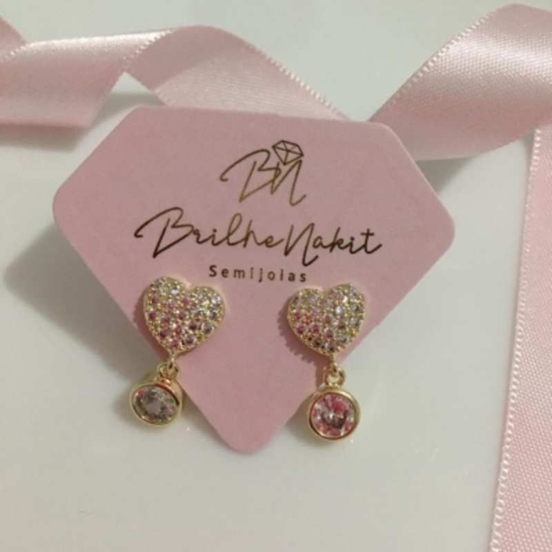 Brinco Coração Cravejado em Zircônia com Pingente de Zirconia Banhado a Ouro 18k
