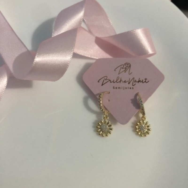 Brinco Argolinha Click Cravejada com Pingente Flor Cravejada Banhado a Ouro 18k