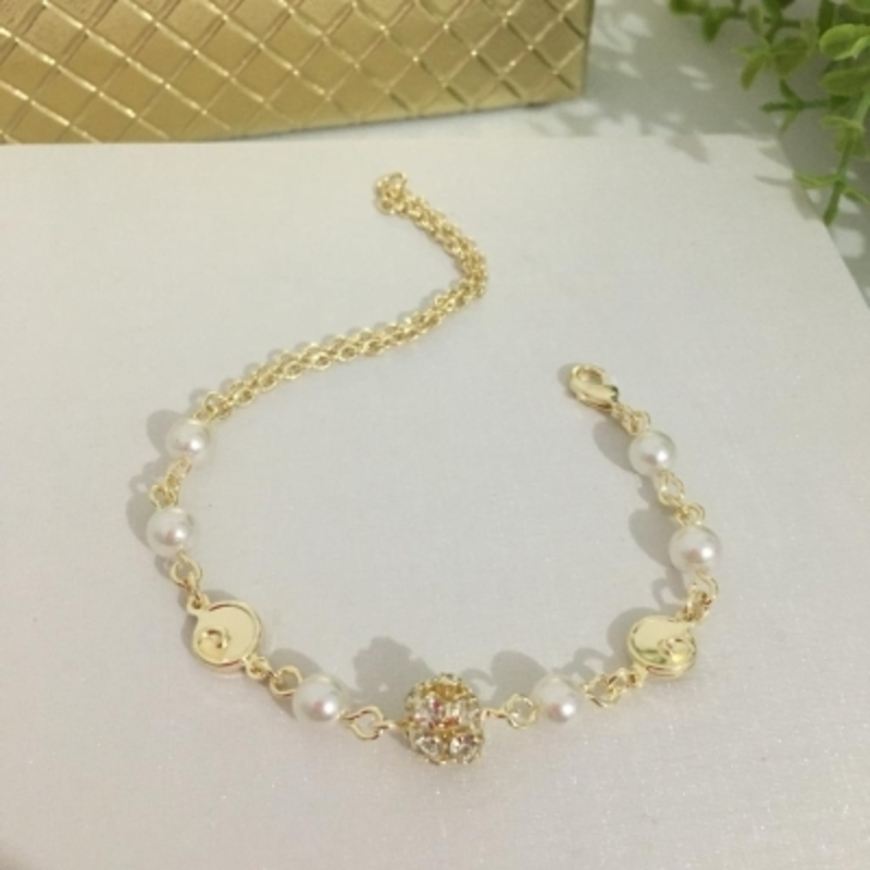 Pulseira Elo Português com Pérolas e Bola Cravejada com Cristais 19cm Banhada a Ouro 18k