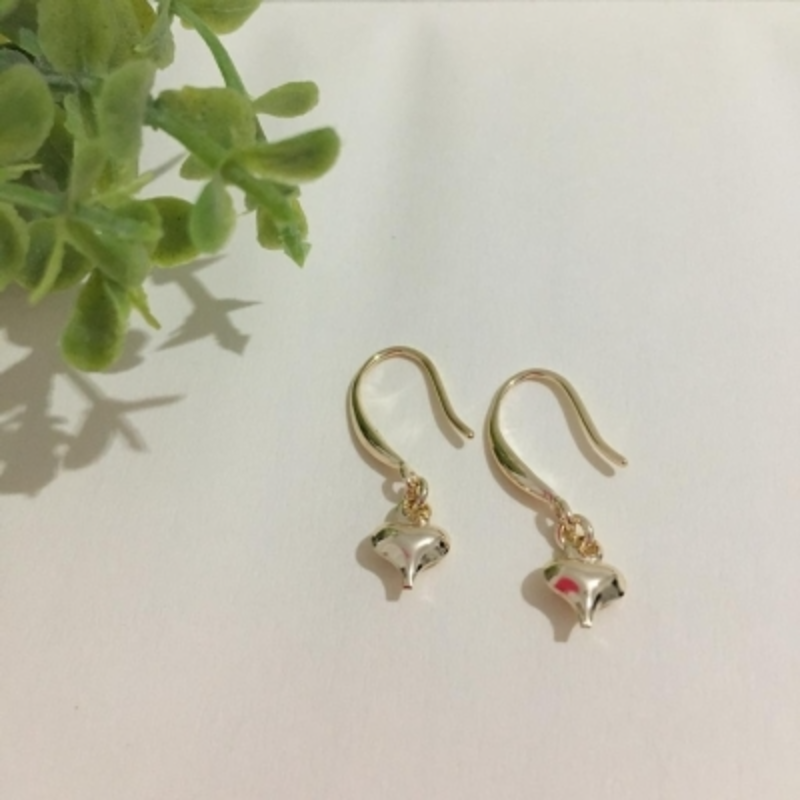 Brinco Gancho com Coração Banhado a Ouro 18k