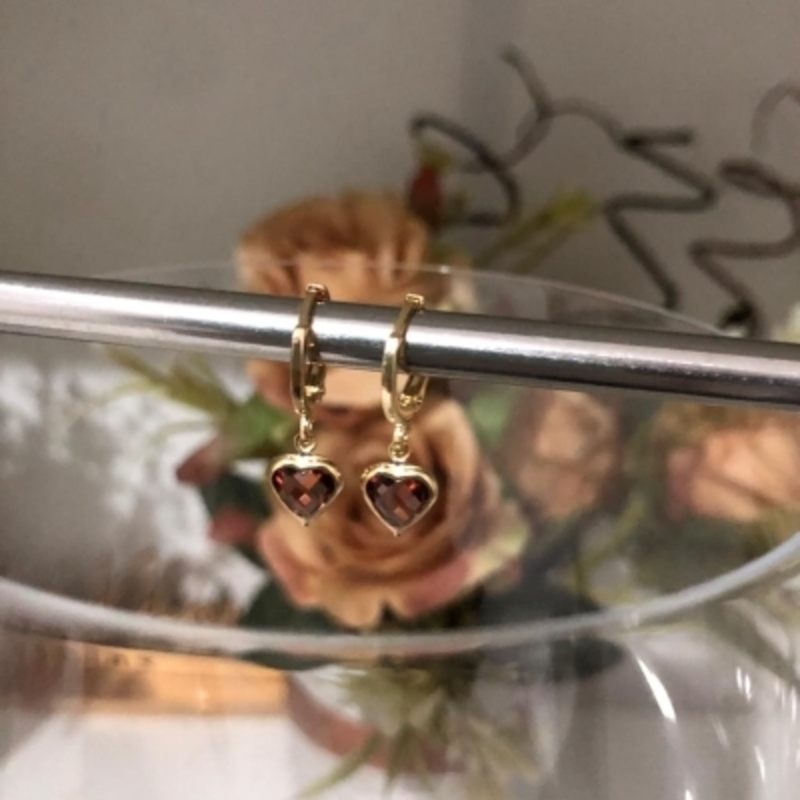 Brinco Argolinha Com Coração Cristal Ametista Banhado a Ouro 18k