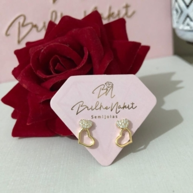 Brinco Coração Cravejado em Zircônia com Coração Vazado Banhado a Ouro 18k
