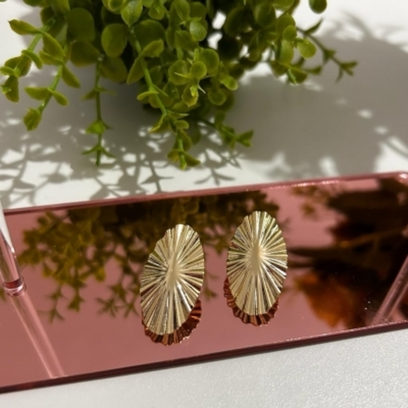 Brinco Oval Efeito Amassado Banhado a Ouro 18k